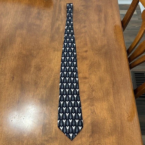 Disney Mickey Mouse tie - Picture 5 of 5